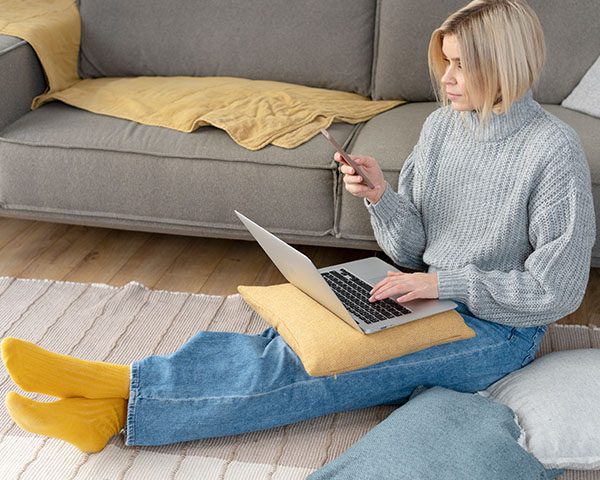 Digitális szerződéskötés laptopon – Rentkey online aláírás funkció